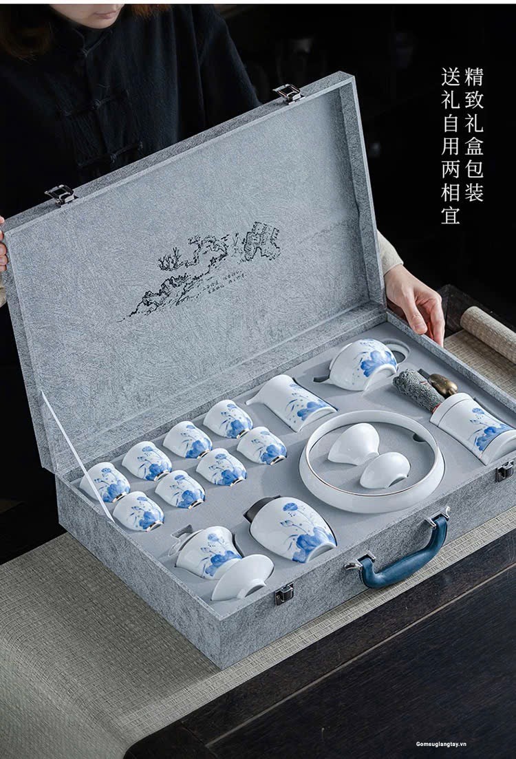 Bộ ấm chén vẽ tay
