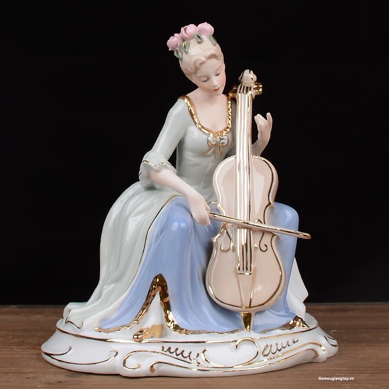 Cô gái kéo đàn
