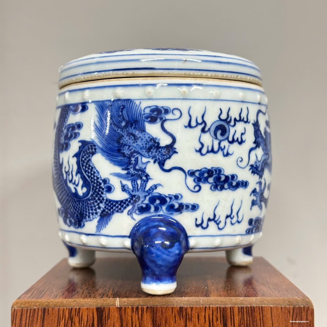 Liễn rồng ba chân